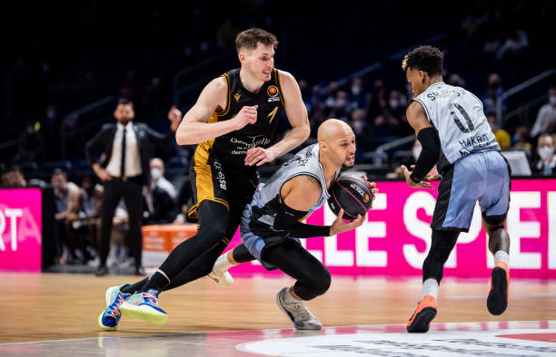 攻守兼备的 攻守兼备的