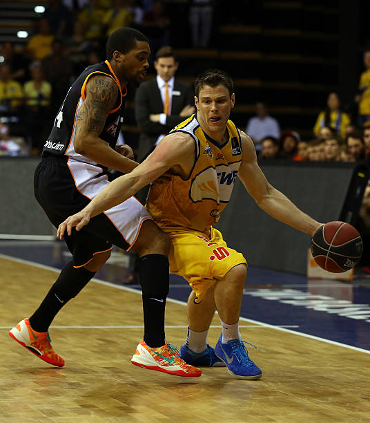 着某种策略 着某种策略